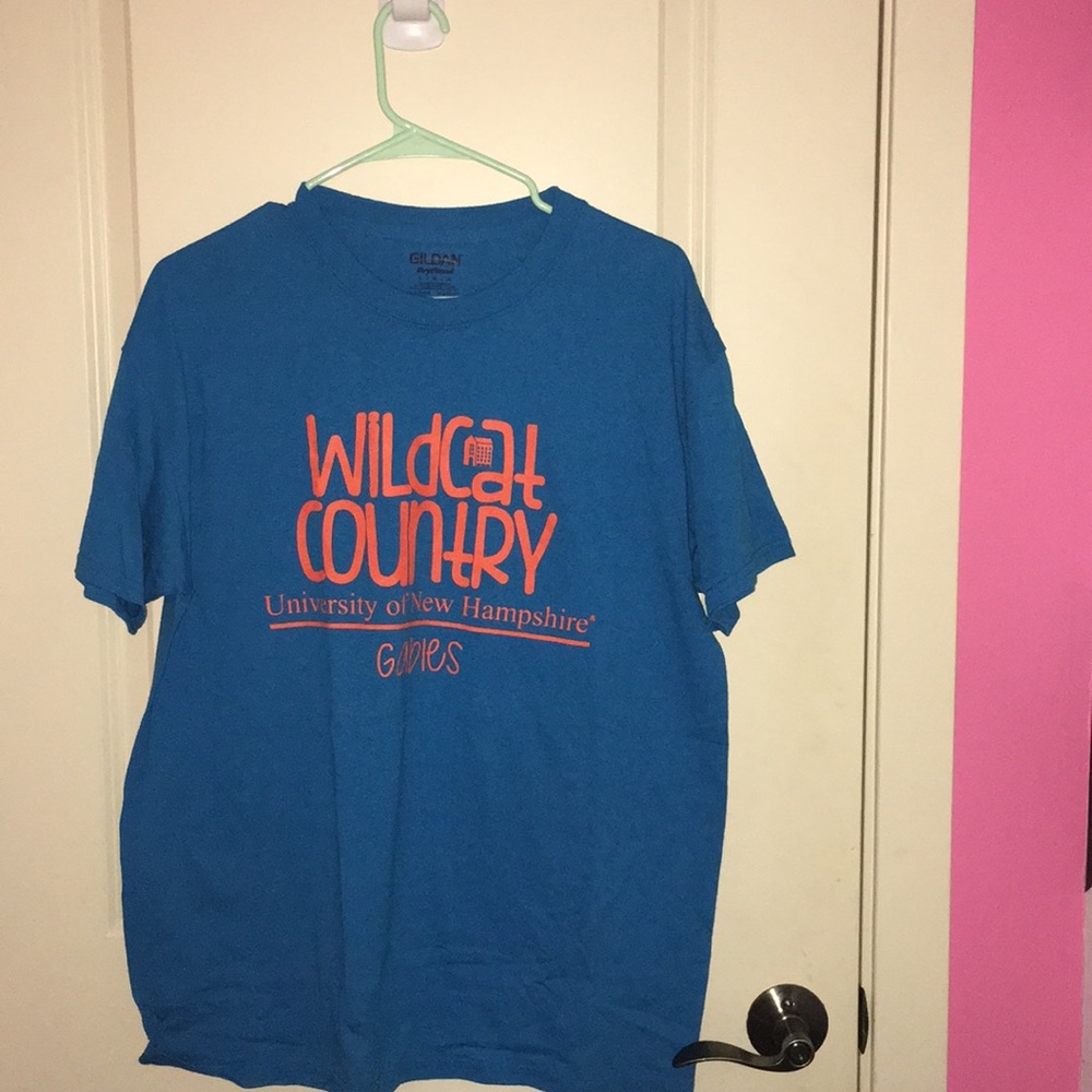 GILDAN UNH shirt